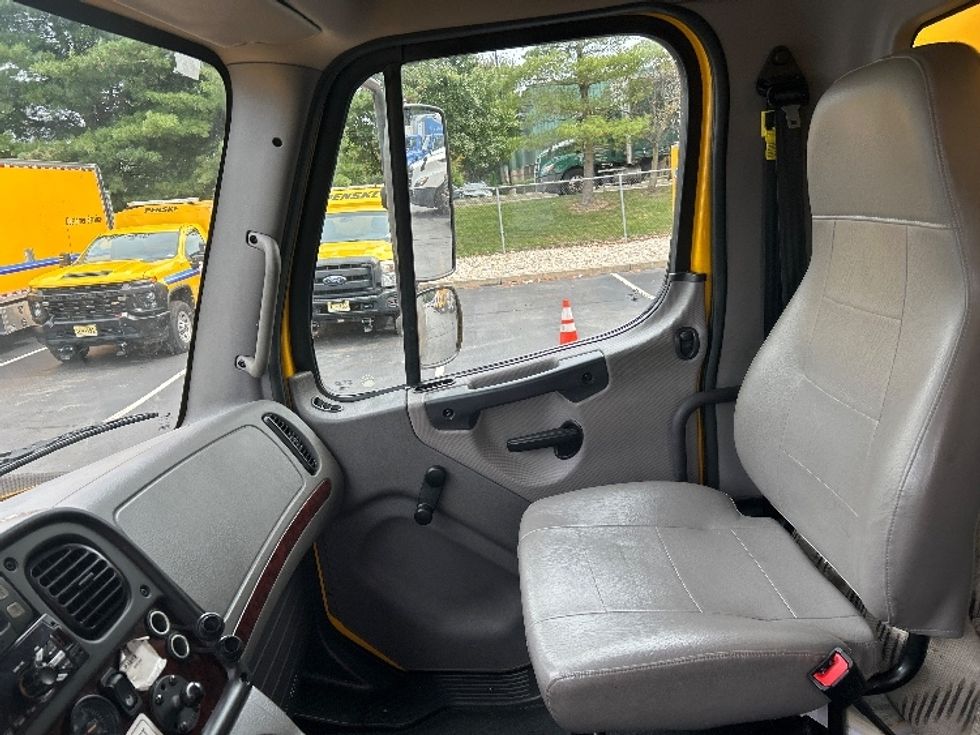 Medium Duty Box Truck-Light and Medium Duty Trucks-Freightliner-2022-M2-Burlington-NJ-308,778\n\t\tmiles-$ 34,750 - Image 19