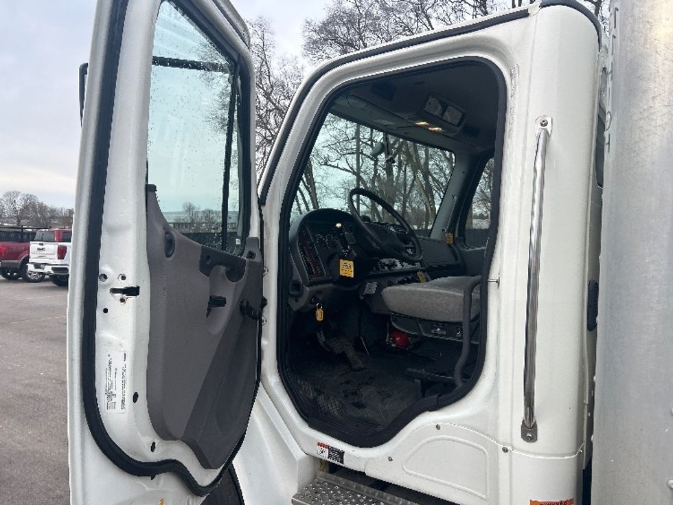 Medium Duty Box Truck-Light and Medium Duty Trucks-Freightliner-2022-M2-Byron Center-MI-127,135\n\t\tmiles-$ 71,500 - Image 16