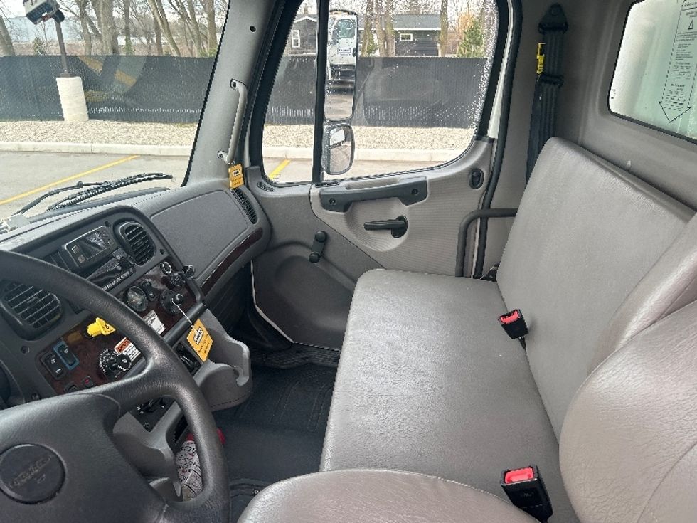 Medium Duty Box Truck-Light and Medium Duty Trucks-Freightliner-2022-M2-Byron Center-MI-127,135\n\t\tmiles-$ 71,500 - Image 19