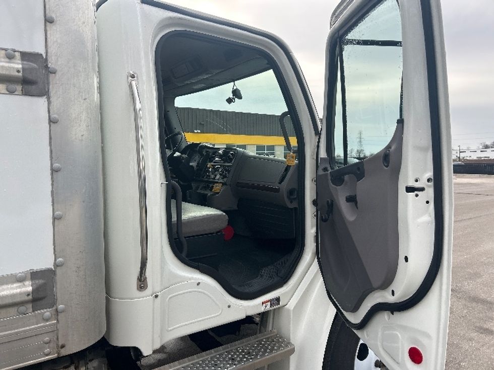 Medium Duty Box Truck-Light and Medium Duty Trucks-Freightliner-2022-M2-Byron Center-MI-127,135\n\t\tmiles-$ 71,500 - Image 20