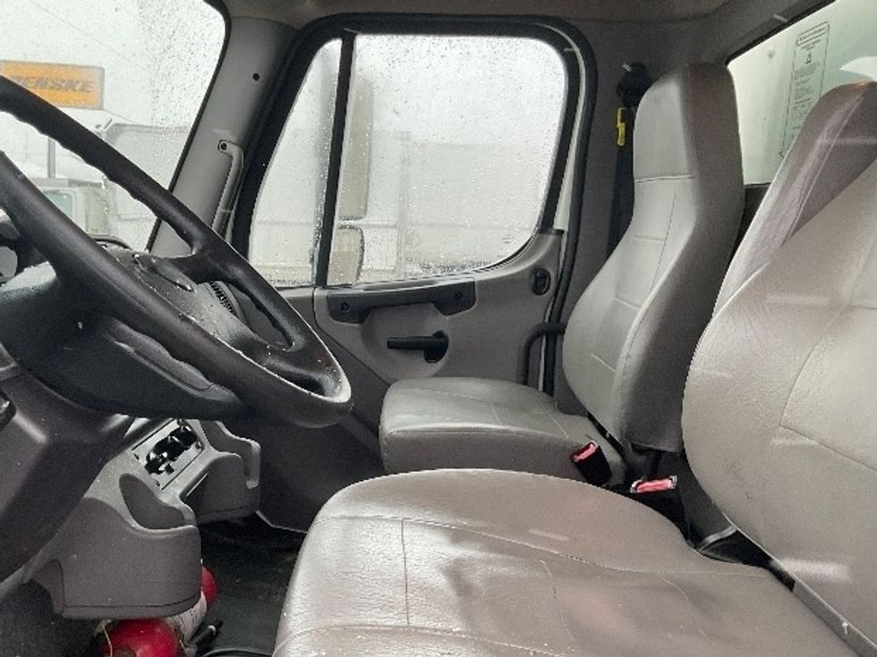 Medium Duty Box Truck-Light and Medium Duty Trucks-Freightliner-2022-M2-Cadillac-MI-143,471\n\t\tmiles-$ 68,500 - Image 17