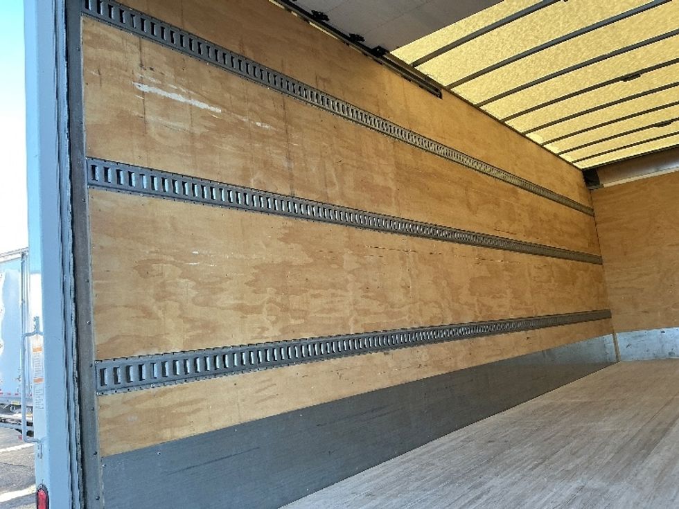 Medium Duty Box Truck-Light and Medium Duty Trucks-Freightliner-2022-M2-Calgary-AB-106,979\n\t\tkm-$ 101,500 - Image 11