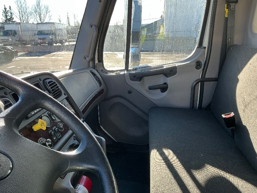 Medium Duty Box Truck-Light and Medium Duty Trucks-Freightliner-2022-M2-Calgary-AB-106,979\n\t\tkm-$ 101,500 - Image 19