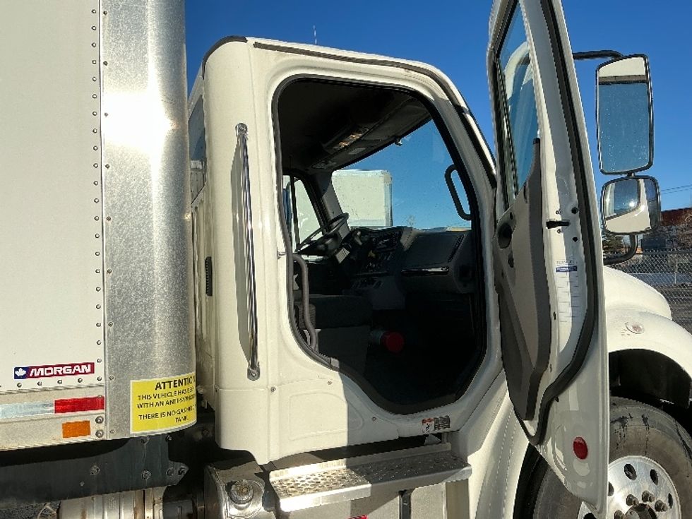 Medium Duty Box Truck-Light and Medium Duty Trucks-Freightliner-2022-M2-Calgary-AB-106,979\n\t\tkm-$ 101,500 - Image 20