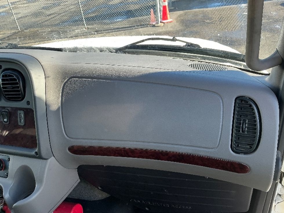 Medium Duty Box Truck-Light and Medium Duty Trucks-Freightliner-2022-M2-Calgary-AB-106,979\n\t\tkm-$ 101,500 - Image 21