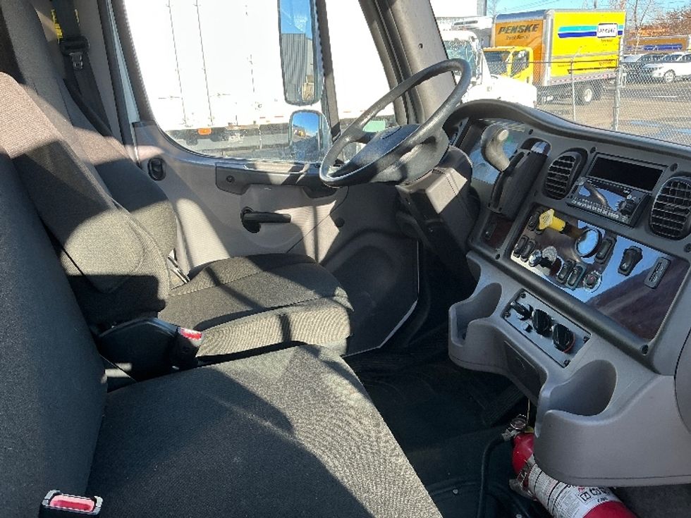 Medium Duty Box Truck-Light and Medium Duty Trucks-Freightliner-2022-M2-Calgary-AB-106,979\n\t\tkm-$ 101,500 - Image 22