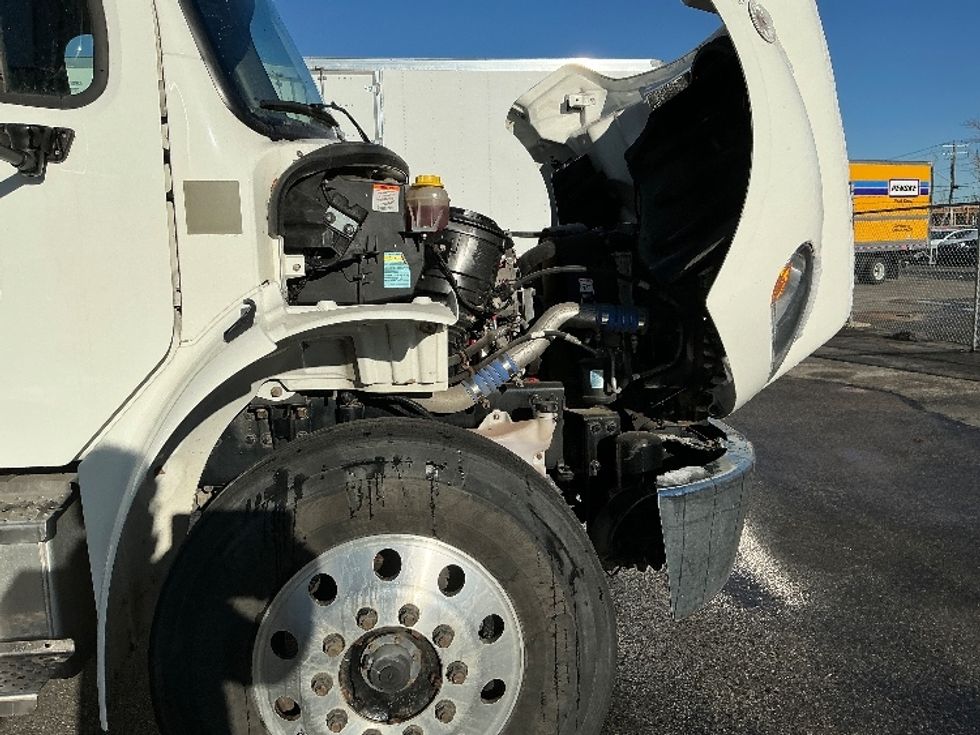 Medium Duty Box Truck-Light and Medium Duty Trucks-Freightliner-2022-M2-Calgary-AB-106,979\n\t\tkm-$ 101,500 - Image 23
