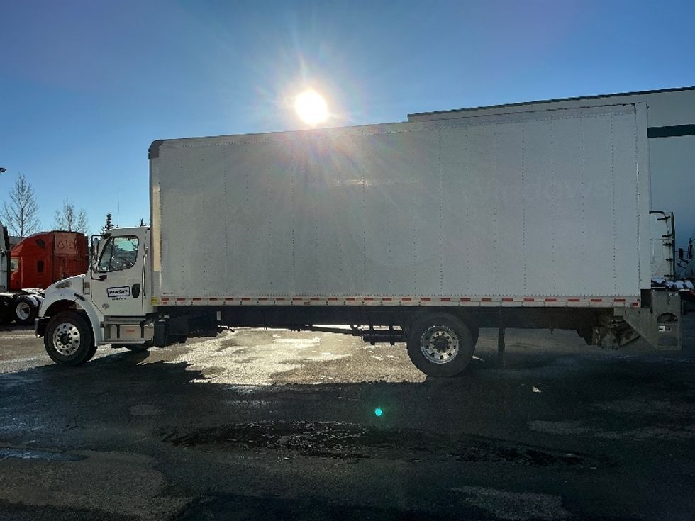 Medium Duty Box Truck-Light and Medium Duty Trucks-Freightliner-2022-M2-Calgary-AB-106,979\n\t\tkm-$ 101,500 - Image 4