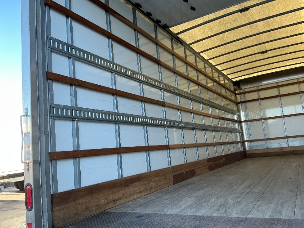 Medium Duty Box Truck-Light and Medium Duty Trucks-Freightliner-2022-M2-Calgary-AB-36,933\n\t\tkm-$ 110,750 - Image 11