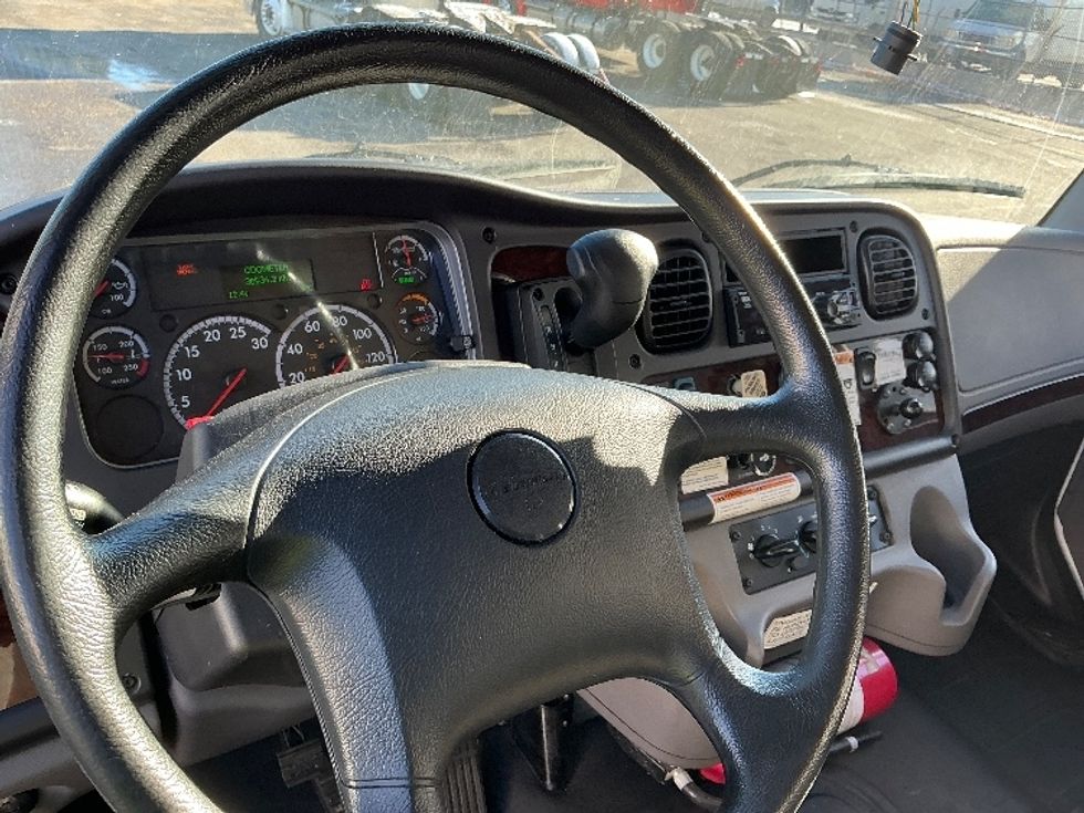 Medium Duty Box Truck-Light and Medium Duty Trucks-Freightliner-2022-M2-Calgary-AB-36,933\n\t\tkm-$ 110,750 - Image 17