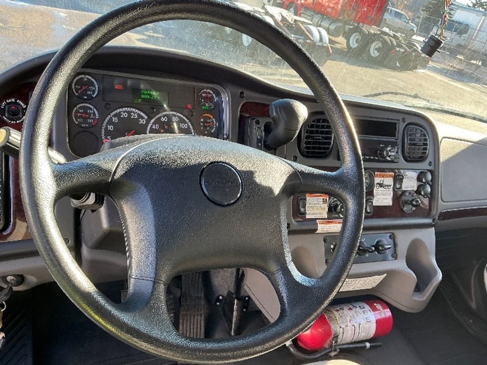 Medium Duty Box Truck-Light and Medium Duty Trucks-Freightliner-2022-M2-Calgary-AB-36,933\n\t\tkm-$ 110,750 - Image 18