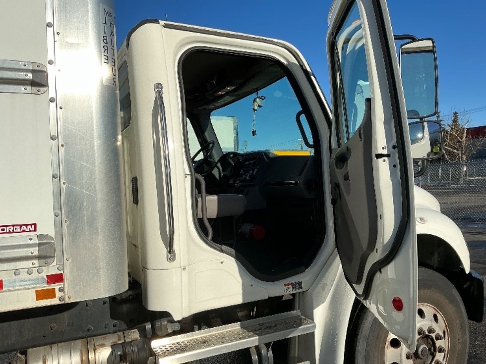 Medium Duty Box Truck-Light and Medium Duty Trucks-Freightliner-2022-M2-Calgary-AB-36,933\n\t\tkm-$ 110,750 - Image 20