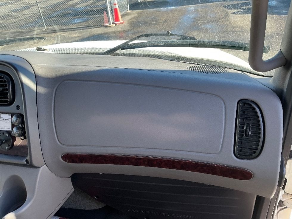 Medium Duty Box Truck-Light and Medium Duty Trucks-Freightliner-2022-M2-Calgary-AB-36,933\n\t\tkm-$ 110,750 - Image 21