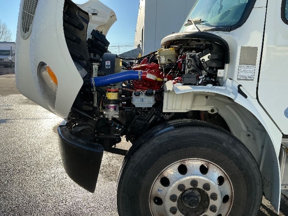 Medium Duty Box Truck-Light and Medium Duty Trucks-Freightliner-2022-M2-Calgary-AB-36,933\n\t\tkm-$ 110,750 - Image 24