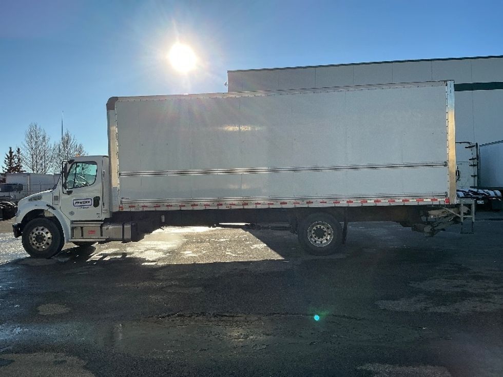 Medium Duty Box Truck-Light and Medium Duty Trucks-Freightliner-2022-M2-Calgary-AB-36,933\n\t\tkm-$ 110,750 - Image 4