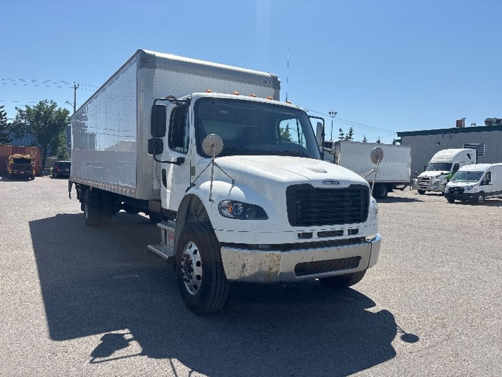 Medium Duty Box Truck-Light and Medium Duty Trucks-Freightliner-2022-M2-Calgary-AB-385,132\n\t\tkm-$ 54,250 - Image 1