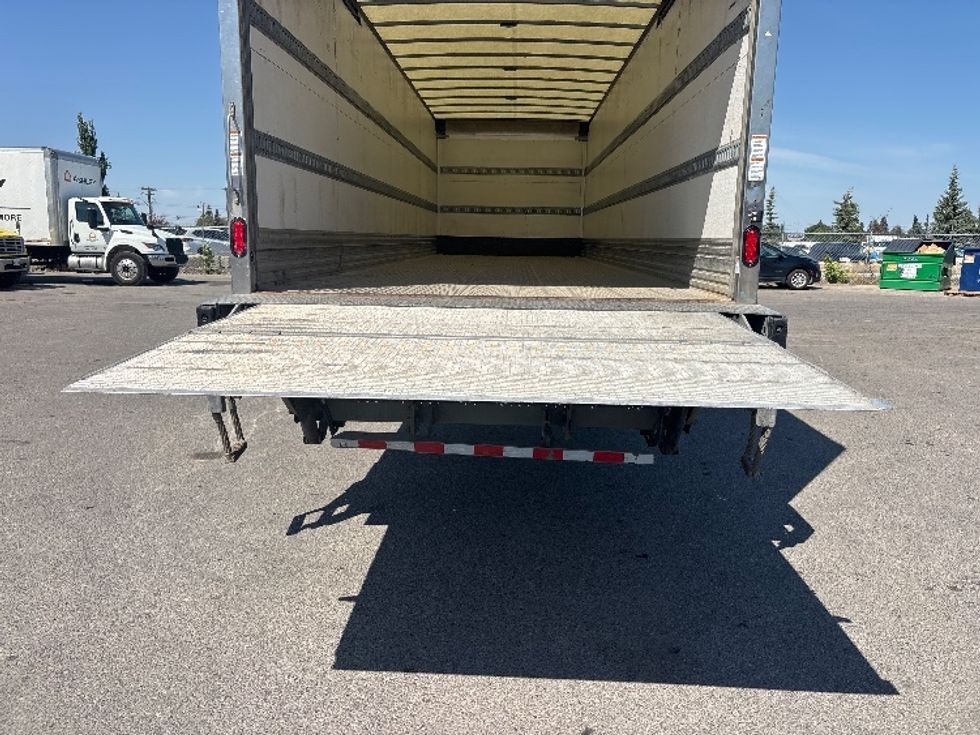 Medium Duty Box Truck-Light and Medium Duty Trucks-Freightliner-2022-M2-Calgary-AB-385,132\n\t\tkm-$ 54,250 - Image 10