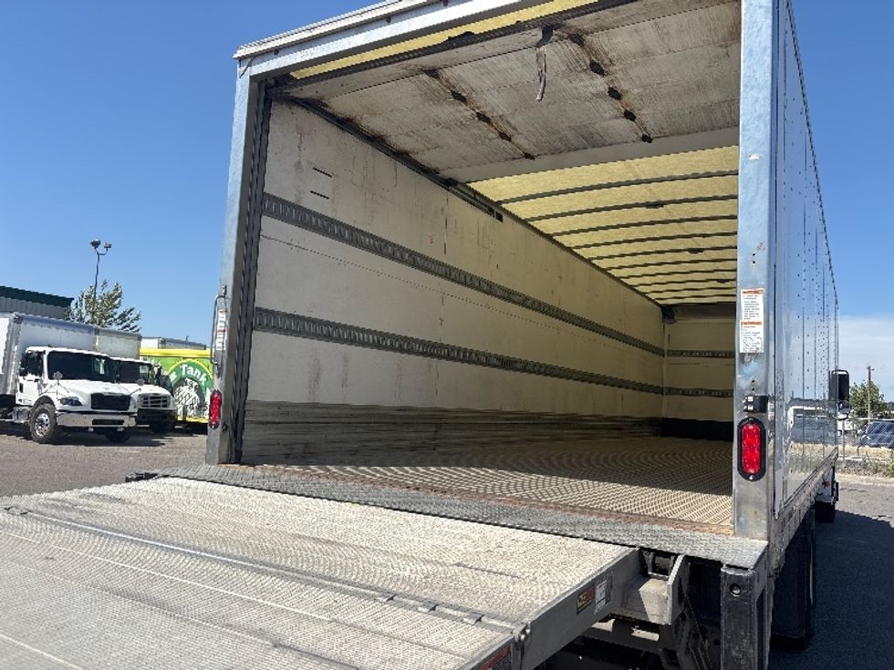 Medium Duty Box Truck-Light and Medium Duty Trucks-Freightliner-2022-M2-Calgary-AB-385,132\n\t\tkm-$ 54,250 - Image 11