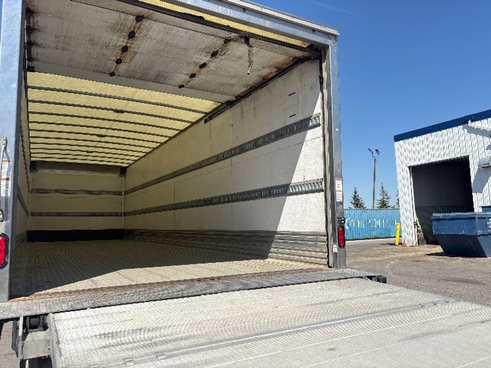 Medium Duty Box Truck-Light and Medium Duty Trucks-Freightliner-2022-M2-Calgary-AB-385,132\n\t\tkm-$ 54,250 - Image 12