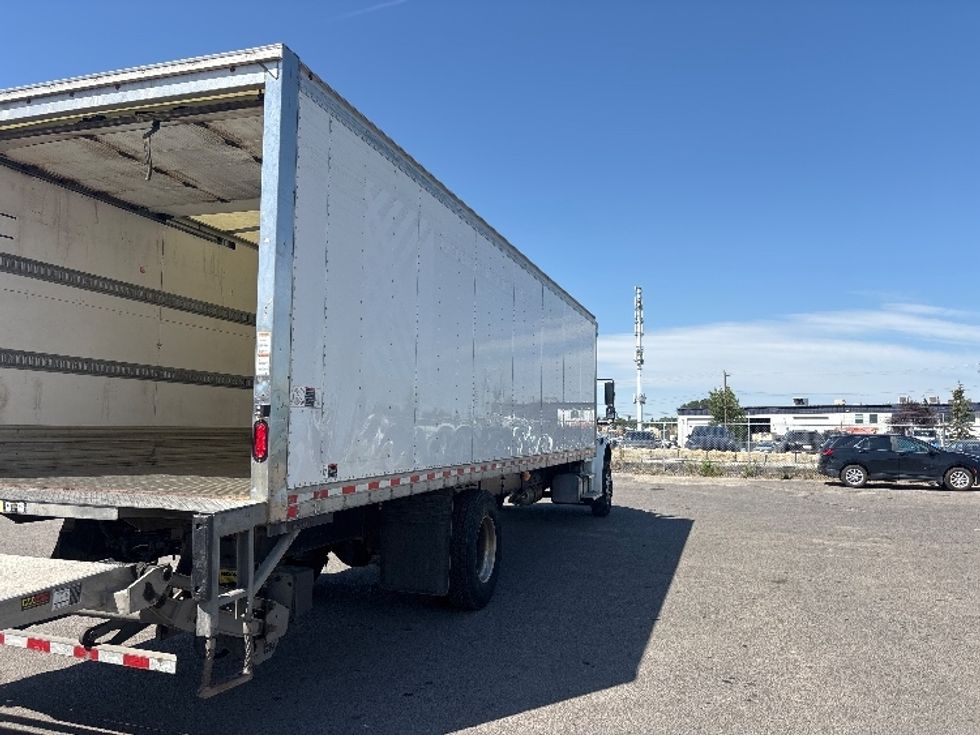 Medium Duty Box Truck-Light and Medium Duty Trucks-Freightliner-2022-M2-Calgary-AB-385,132\n\t\tkm-$ 54,250 - Image 13