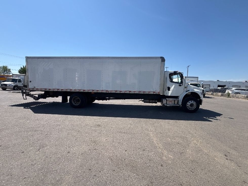 Medium Duty Box Truck-Light and Medium Duty Trucks-Freightliner-2022-M2-Calgary-AB-385,132\n\t\tkm-$ 54,250 - Image 15