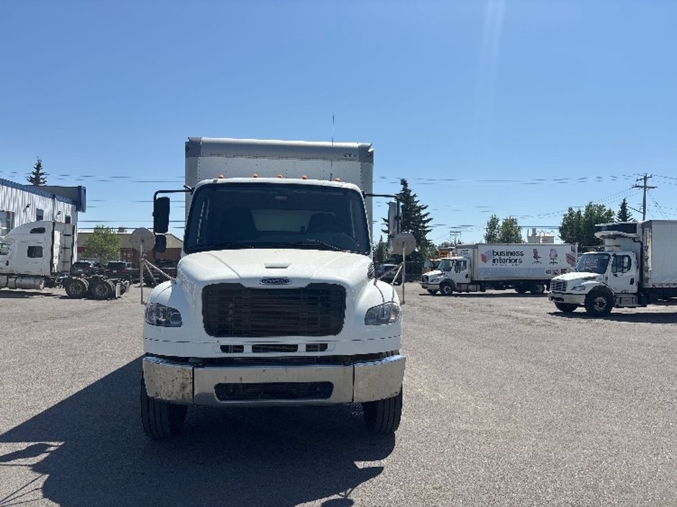 Medium Duty Box Truck-Light and Medium Duty Trucks-Freightliner-2022-M2-Calgary-AB-385,132\n\t\tkm-$ 54,250 - Image 2