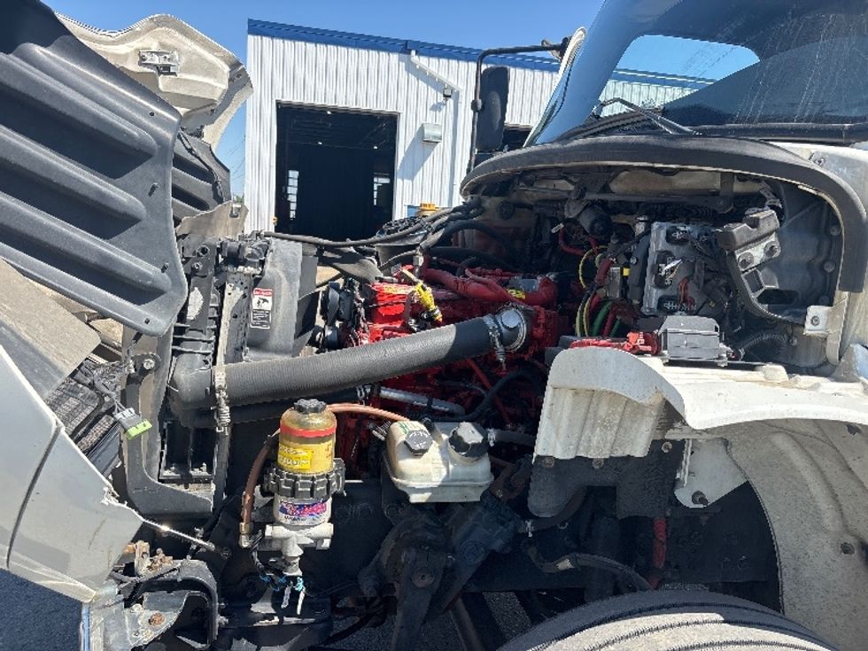 Medium Duty Box Truck-Light and Medium Duty Trucks-Freightliner-2022-M2-Calgary-AB-385,132\n\t\tkm-$ 54,250 - Image 24