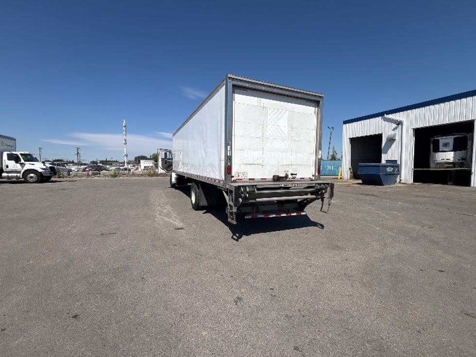Medium Duty Box Truck-Light and Medium Duty Trucks-Freightliner-2022-M2-Calgary-AB-385,132\n\t\tkm-$ 54,250 - Image 6
