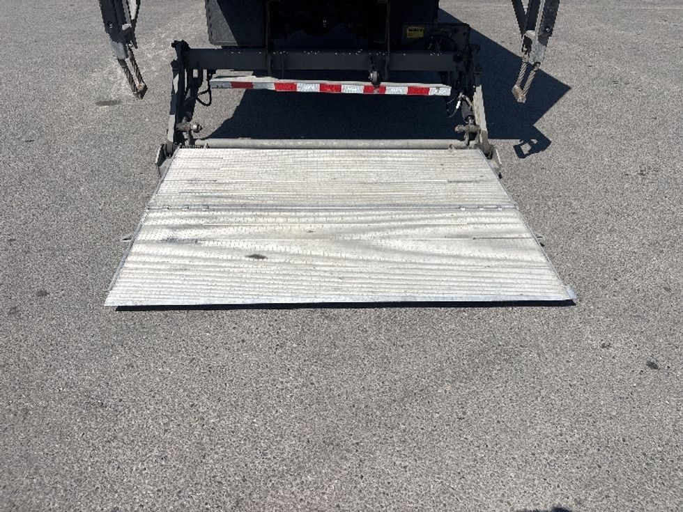 Medium Duty Box Truck-Light and Medium Duty Trucks-Freightliner-2022-M2-Calgary-AB-385,132\n\t\tkm-$ 54,250 - Image 9