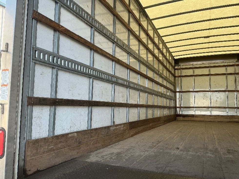 Medium Duty Box Truck-Light and Medium Duty Trucks-Freightliner-2022-M2-Calgary-AB-392,081\n\t\tkm-$ 64,000 - Image 11