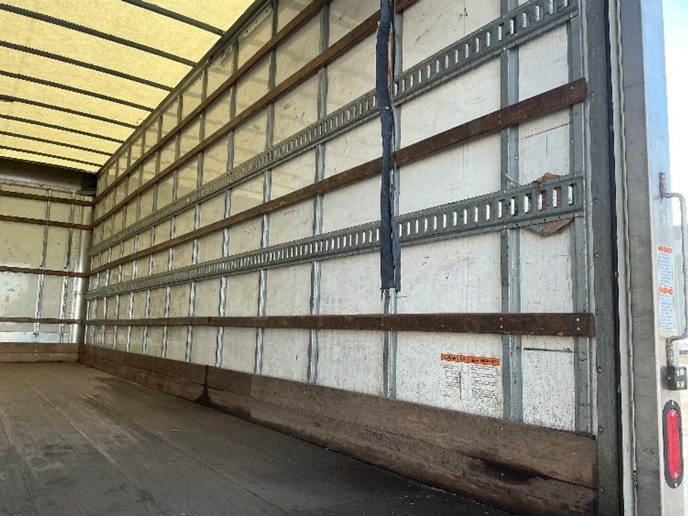 Medium Duty Box Truck-Light and Medium Duty Trucks-Freightliner-2022-M2-Calgary-AB-392,081\n\t\tkm-$ 64,000 - Image 12