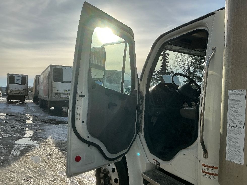 Medium Duty Box Truck-Light and Medium Duty Trucks-Freightliner-2022-M2-Calgary-AB-392,081\n\t\tkm-$ 64,000 - Image 16