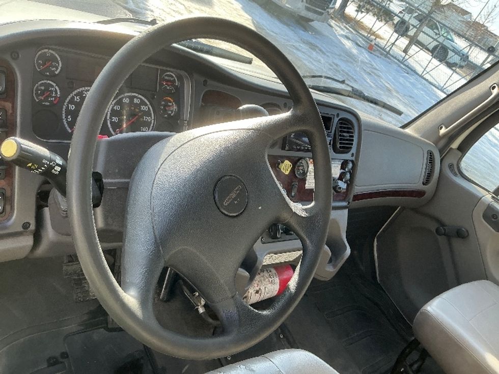 Medium Duty Box Truck-Light and Medium Duty Trucks-Freightliner-2022-M2-Calgary-AB-392,081\n\t\tkm-$ 64,000 - Image 17