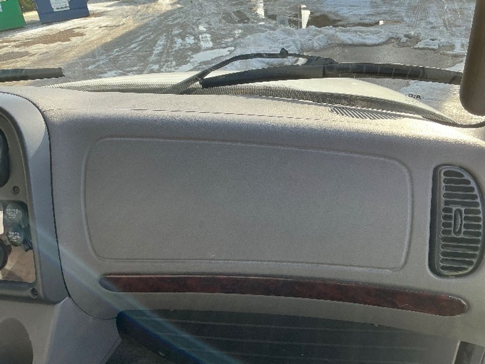 Medium Duty Box Truck-Light and Medium Duty Trucks-Freightliner-2022-M2-Calgary-AB-392,081\n\t\tkm-$ 64,000 - Image 21