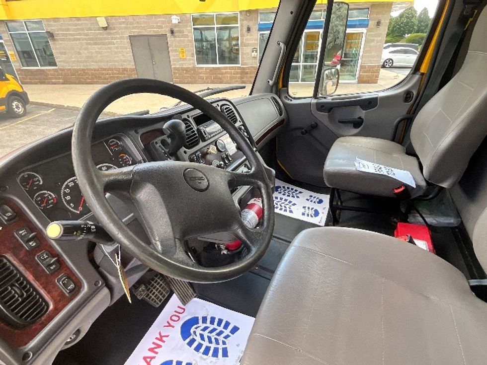 Medium Duty Box Truck-Light and Medium Duty Trucks-Freightliner-2022-M2-Cambridge-ON-257,421\n\t\tkm-$ 78,250 - Image 17