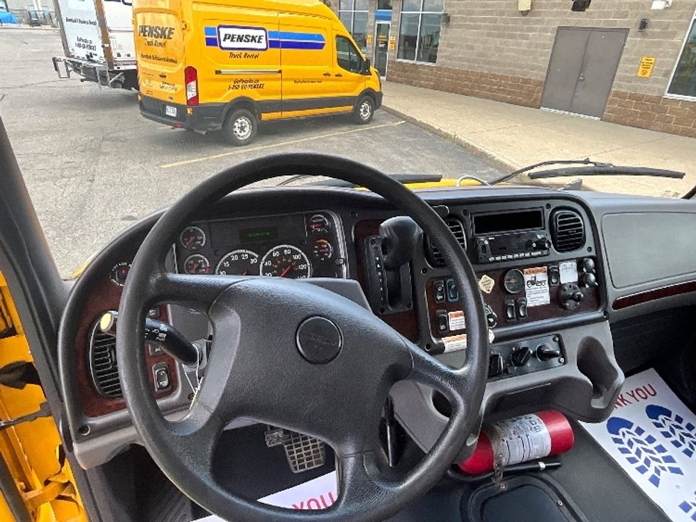 Medium Duty Box Truck-Light and Medium Duty Trucks-Freightliner-2022-M2-Cambridge-ON-257,421\n\t\tkm-$ 78,250 - Image 18