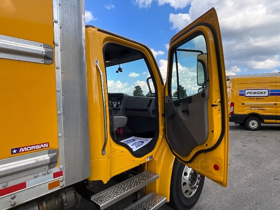 Medium Duty Box Truck-Light and Medium Duty Trucks-Freightliner-2022-M2-Cambridge-ON-257,421\n\t\tkm-$ 78,250 - Image 20