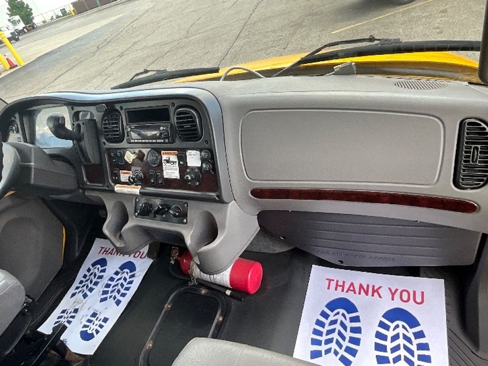 Medium Duty Box Truck-Light and Medium Duty Trucks-Freightliner-2022-M2-Cambridge-ON-257,421\n\t\tkm-$ 78,250 - Image 21
