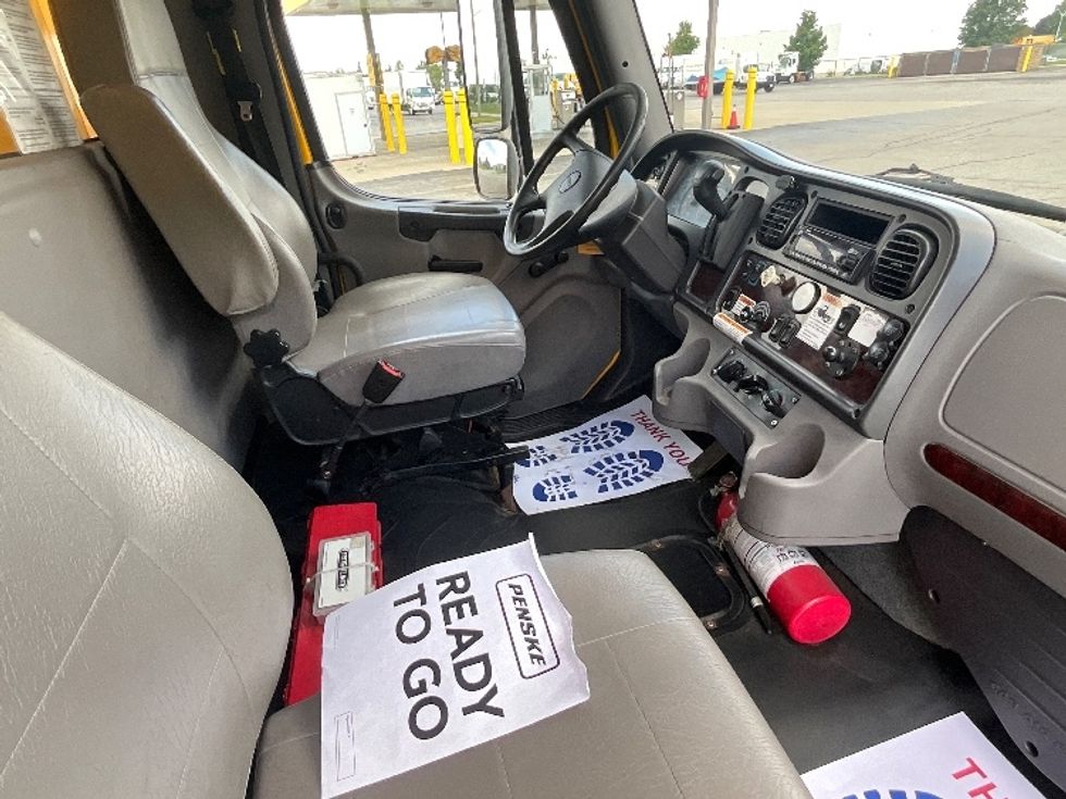 Medium Duty Box Truck-Light and Medium Duty Trucks-Freightliner-2022-M2-Cambridge-ON-257,421\n\t\tkm-$ 78,250 - Image 22