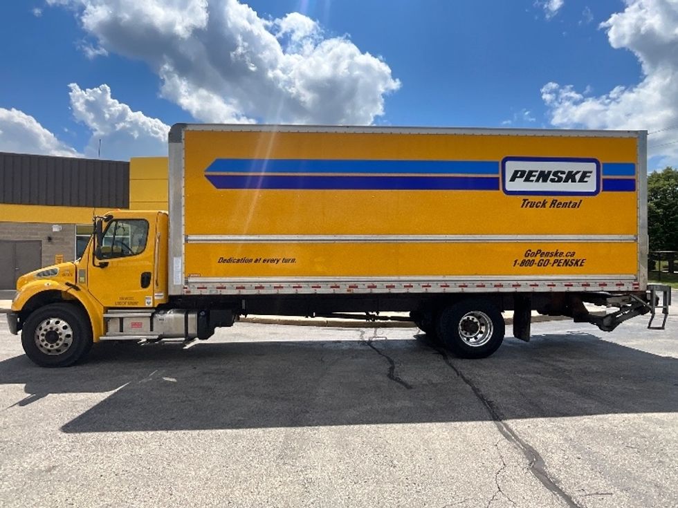 Medium Duty Box Truck-Light and Medium Duty Trucks-Freightliner-2022-M2-Cambridge-ON-257,421\n\t\tkm-$ 78,250 - Image 4