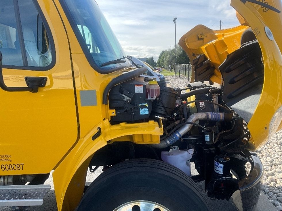 Medium Duty Box Truck-Light and Medium Duty Trucks-Freightliner-2022-M2-Cambridge-ON-281,882\n\t\tkm-$ 77,000 - Image 22