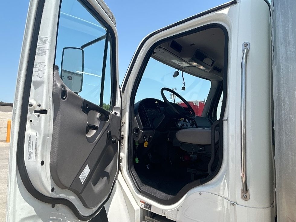 Medium Duty Box Truck-Light and Medium Duty Trucks-Freightliner-2022-M2-Carrollton-TX-141,399\n\t\tmiles-$ 77,000 - Image 16