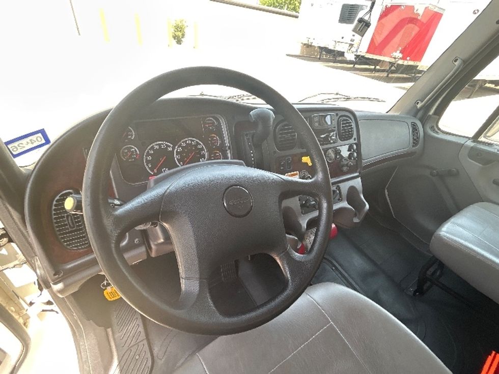 Medium Duty Box Truck-Light and Medium Duty Trucks-Freightliner-2022-M2-Carrollton-TX-141,399\n\t\tmiles-$ 77,000 - Image 17
