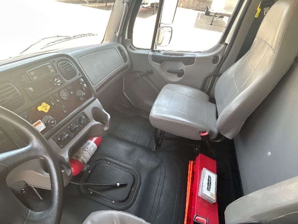 Medium Duty Box Truck-Light and Medium Duty Trucks-Freightliner-2022-M2-Carrollton-TX-141,399\n\t\tmiles-$ 77,000 - Image 19