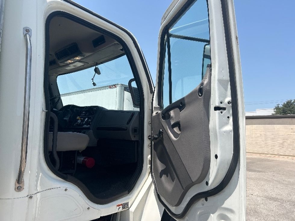 Medium Duty Box Truck-Light and Medium Duty Trucks-Freightliner-2022-M2-Carrollton-TX-141,399\n\t\tmiles-$ 77,000 - Image 20