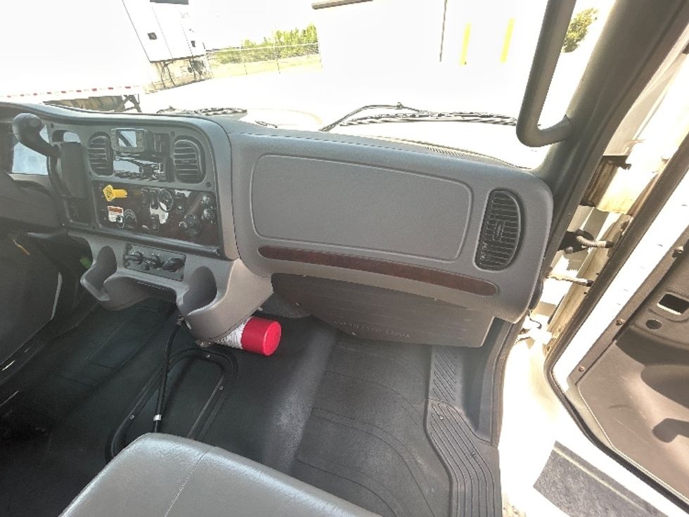 Medium Duty Box Truck-Light and Medium Duty Trucks-Freightliner-2022-M2-Carrollton-TX-141,399\n\t\tmiles-$ 77,000 - Image 21