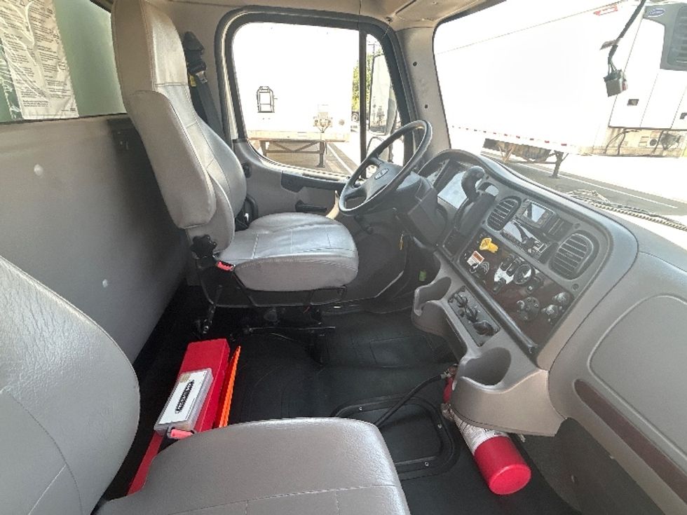 Medium Duty Box Truck-Light and Medium Duty Trucks-Freightliner-2022-M2-Carrollton-TX-141,399\n\t\tmiles-$ 77,000 - Image 22