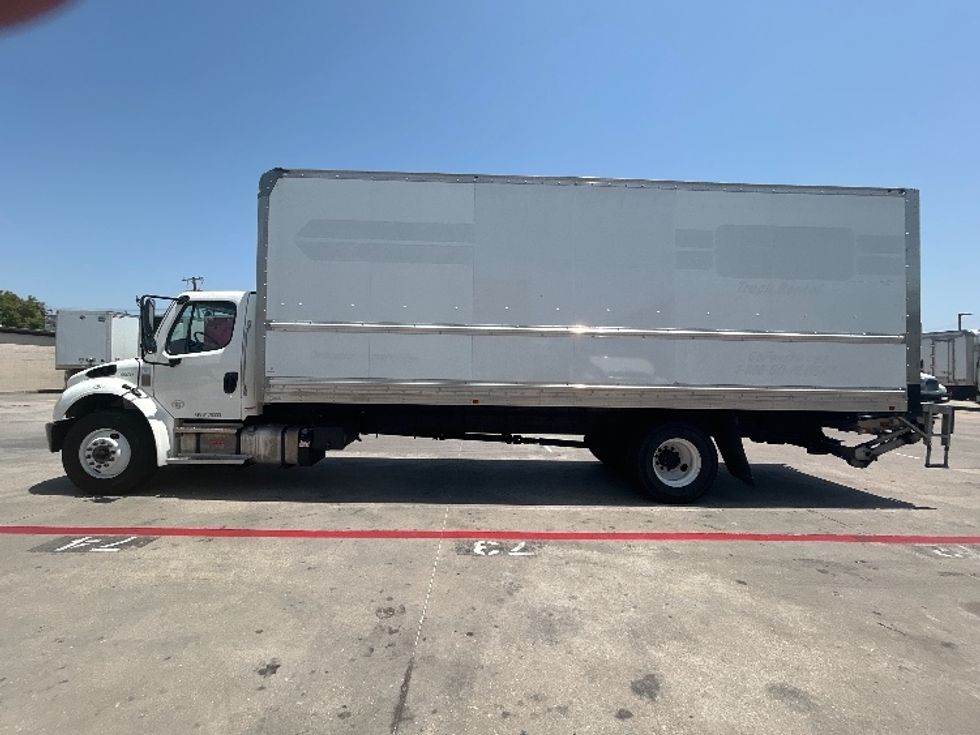 Medium Duty Box Truck-Light and Medium Duty Trucks-Freightliner-2022-M2-Carrollton-TX-141,399\n\t\tmiles-$ 77,000 - Image 4