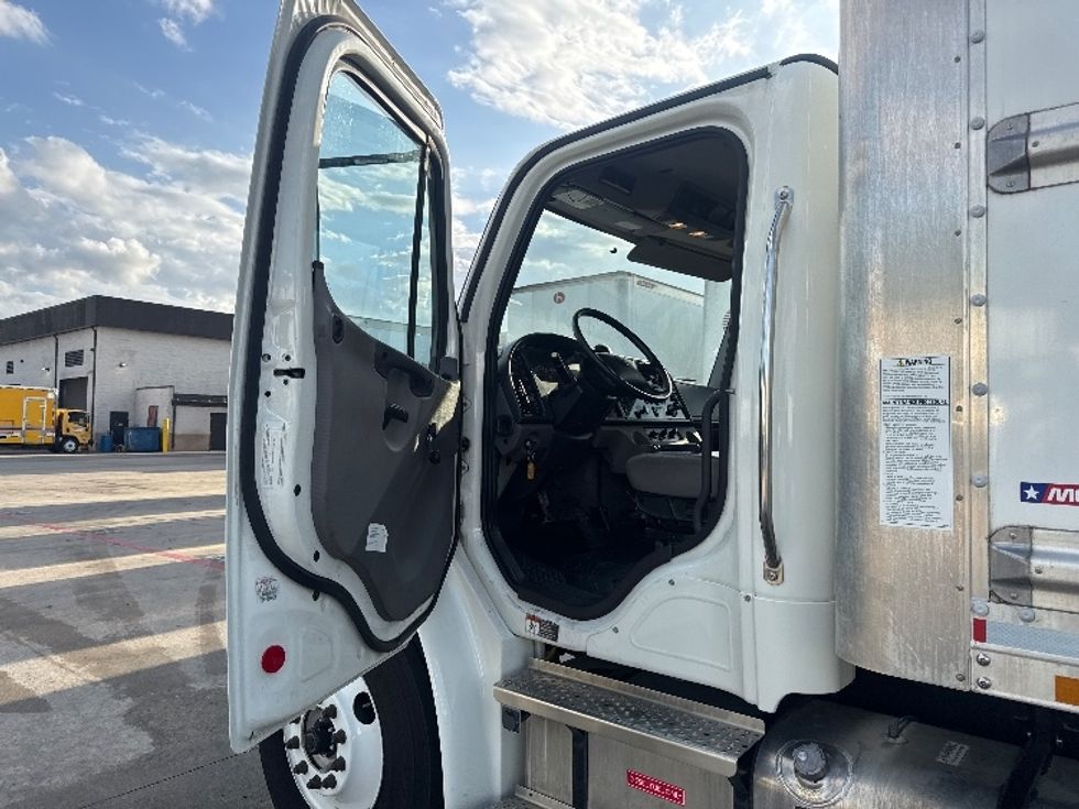 Medium Duty Box Truck-Light and Medium Duty Trucks-Freightliner-2022-M2-Carrollton-TX-82,256\n\t\tmiles-$ 80,250 - Image 16