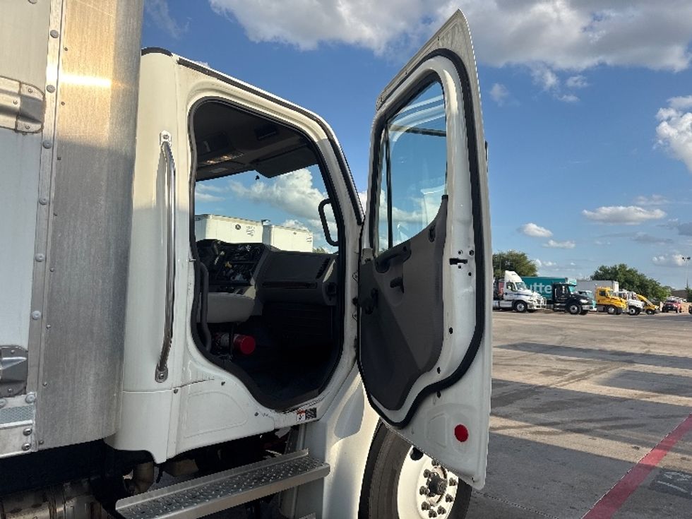 Medium Duty Box Truck-Light and Medium Duty Trucks-Freightliner-2022-M2-Carrollton-TX-82,256\n\t\tmiles-$ 80,250 - Image 20